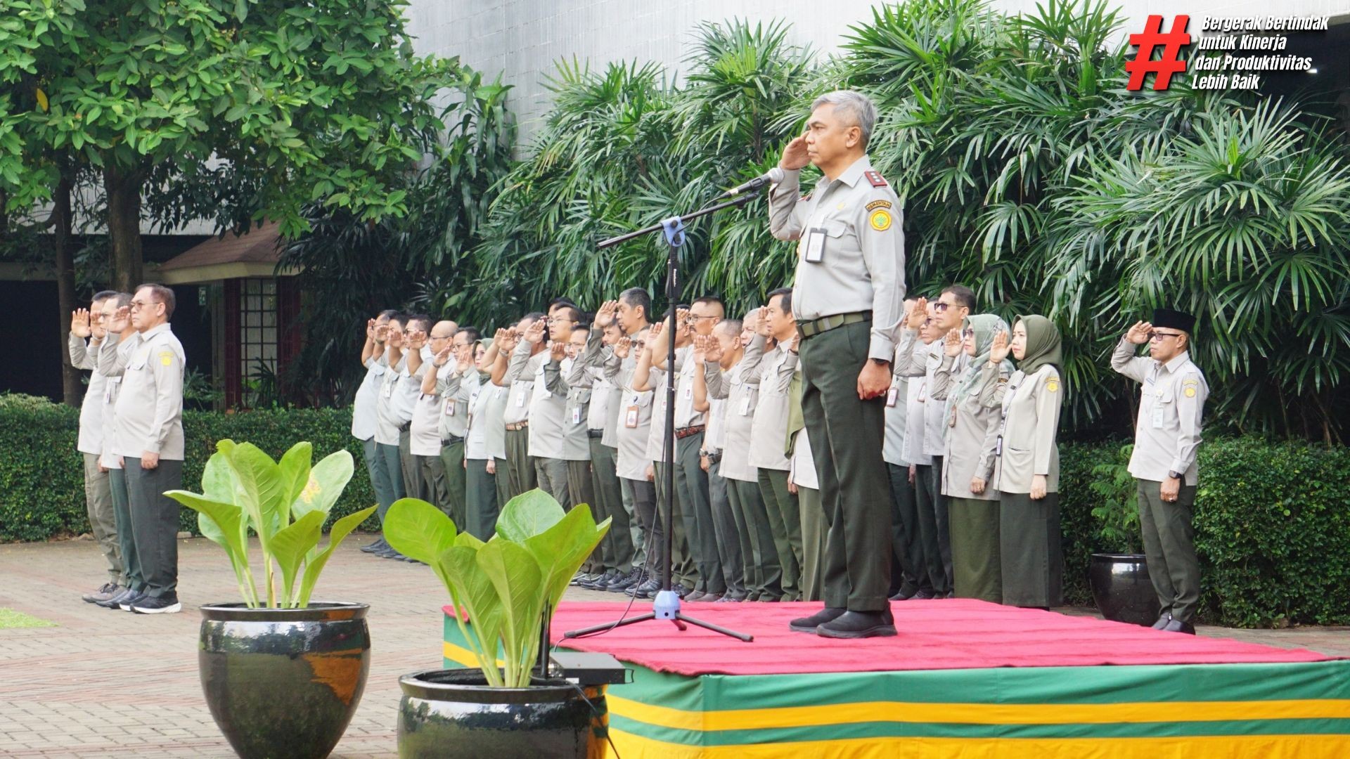 Kementerian Pertanian menggelar upacara bendera dalam rangka memperingati Harkitnas ke-116 di Jakarta, pada Senin, 20 Mei 2024.