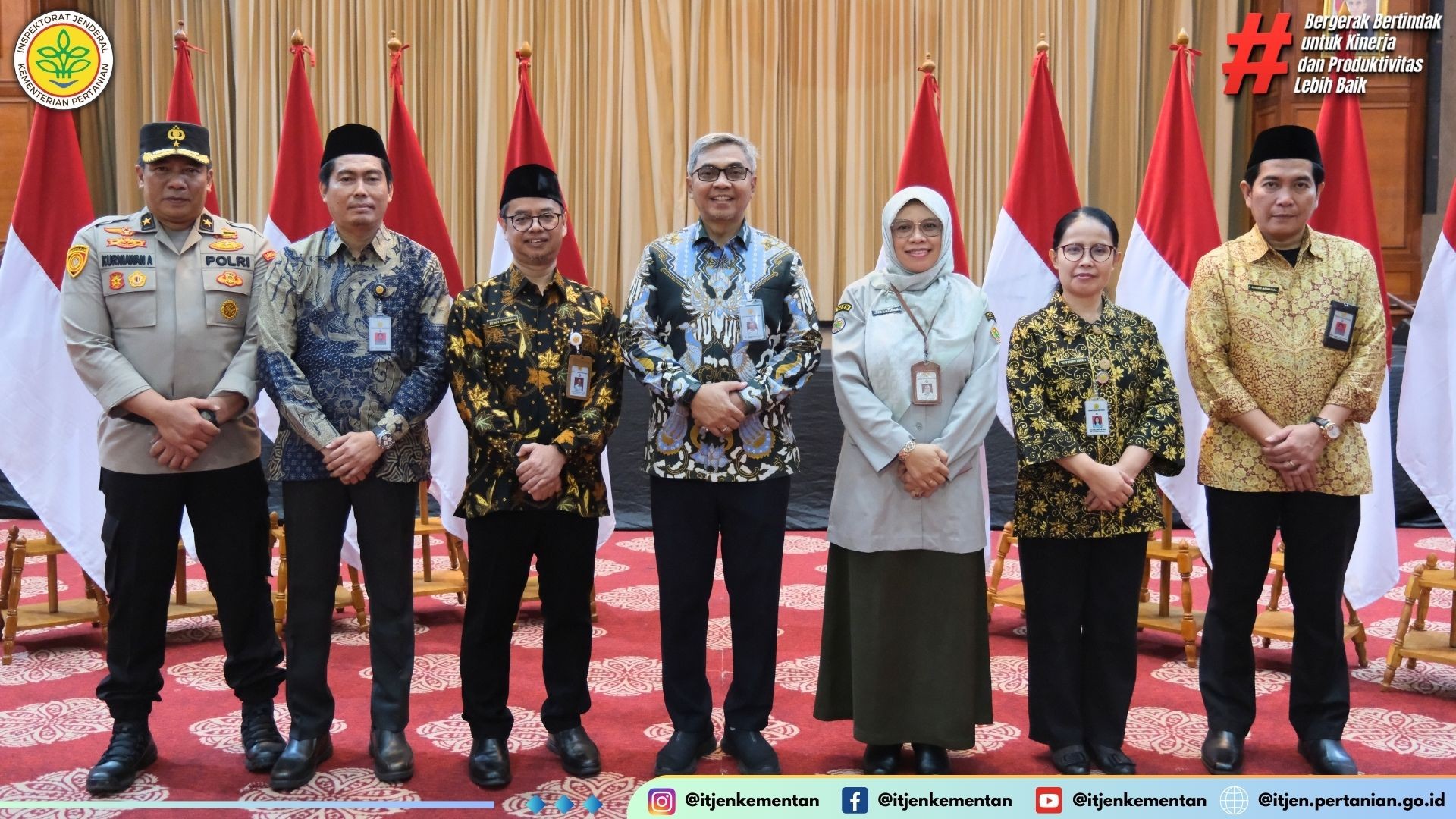 Menteri Pertanian Andi Amran Sulaiman dan Inspektur Jenderal Kementerian Pertanian Setyo Budiyanto menghadiri pelantikan 24 pejabat tinggi pratama setingkat eselon II Lingkup Kementerian Pertanian.